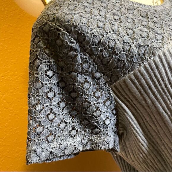 Chicos size 2 lace blouse - Picture 4 of 7